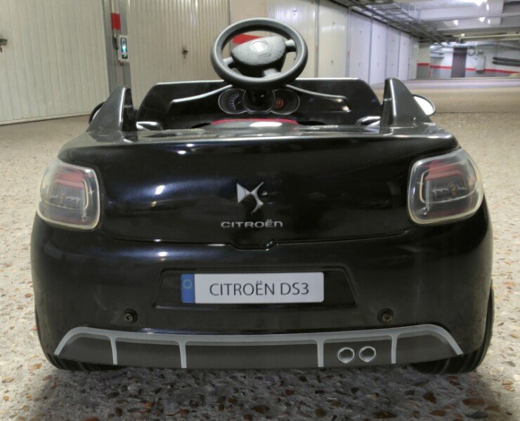 Voiture à pédale Citroën DS3 pour enfant de + 3 ans à - 5ans. Prix indiqué est pour 1/2 journée (6€ la demi-journée). image