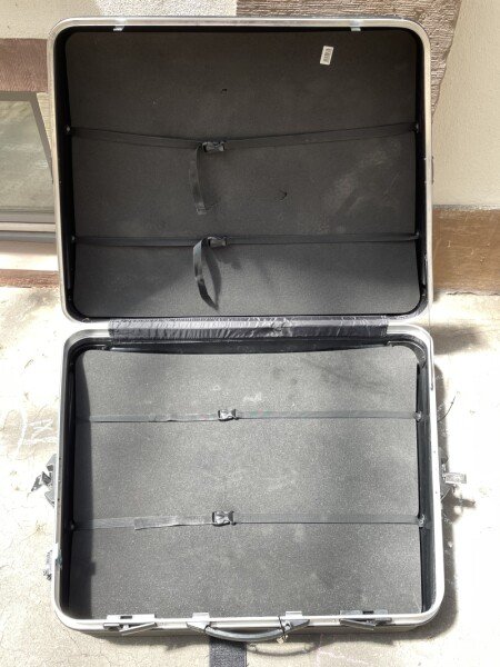 Location valise vélo rigide B&W image