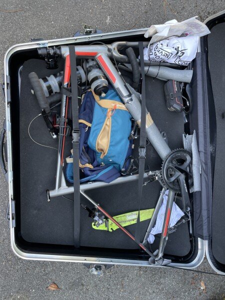 Location valise vélo rigide B&W image