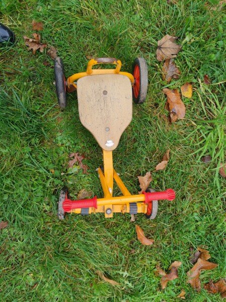 Cyclorameur pour enfant de + 3 ans à - 5ans. Avance à la force des bras. Location Offerte combinée avec une autre location payante. image