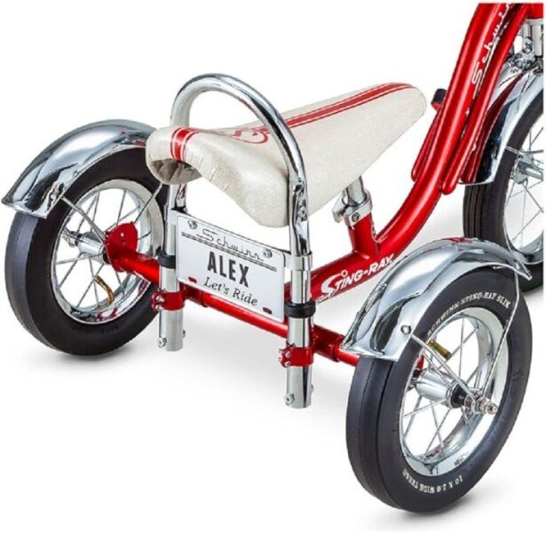 Tricycle de luxe chromé avec un look retro-moderne pour enfant de + 3 ans à - 5ans. Prix indiqué est pour la 1/2 journée (6€ la demi journée). image