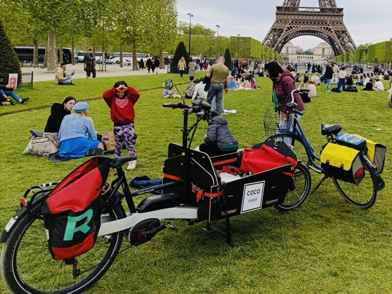 Rent a cargo bike in Paris Urban Arrow BAKFIETS GAZELLE MAKKI LOAD 75 Packster 80 image