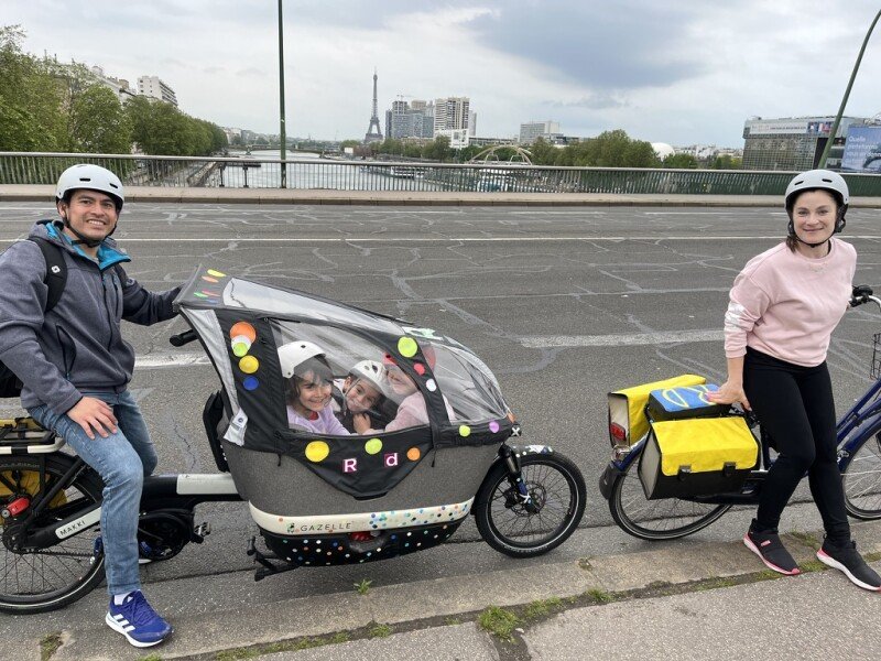 Rent a cargo bike in Paris Urban Arrow BAKFIETS GAZELLE MAKKI LOAD 75 Packster 80 image