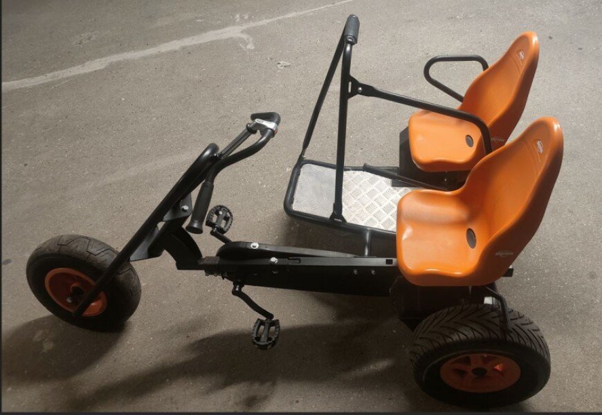 Kart à pédales Berg pour 2 Adultes ou 2 enfants. Prix indiqué est pour 1/2 journée (20€ pour la demi-journée). image