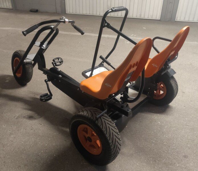 Kart à pédales Berg pour 2 Adultes ou 2 enfants. Prix indiqué est pour 1/2 journée (20€ pour la demi-journée). image
