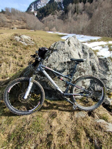 Location VTT Homme Taille L – Idéal pour Aventures en montagne image