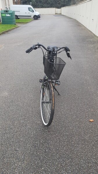 Vélo de ville électrique image