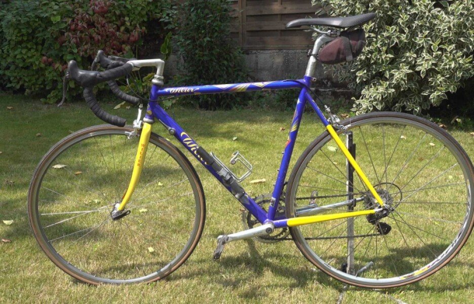 Loue vélo course en acier image