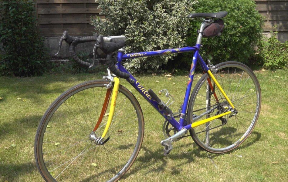 Loue vélo course en acier image