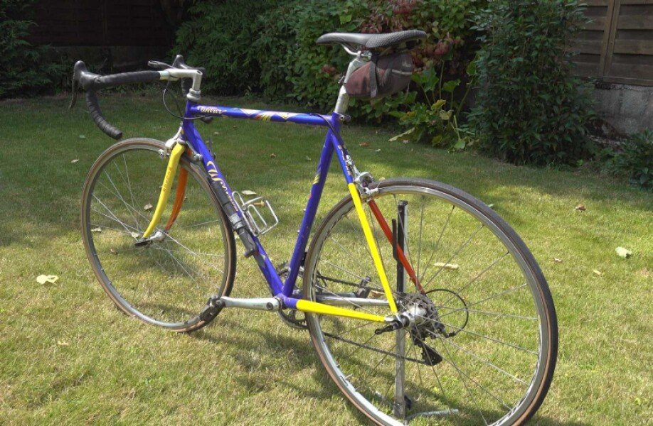 Loue vélo course en acier image