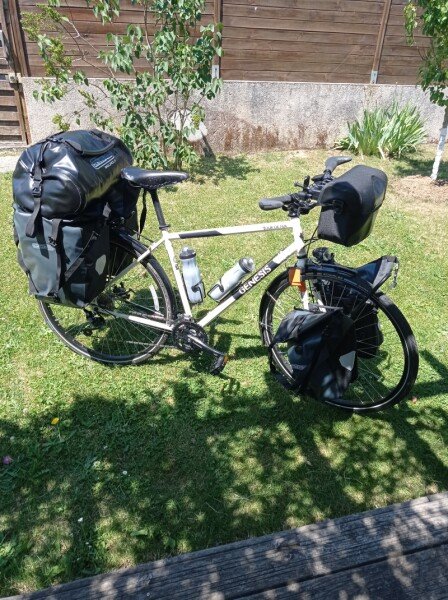 Genesis Tour De Fer 20 2020 + 4 sacoches avant et arrière + un rack pack 31 litres + matériel de camping image