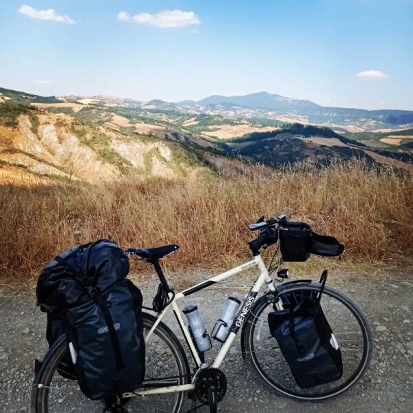 Genesis Tour De Fer 20 2020 + 4 sacoches avant et arrière + un rack pack 31 litres + matériel de camping image