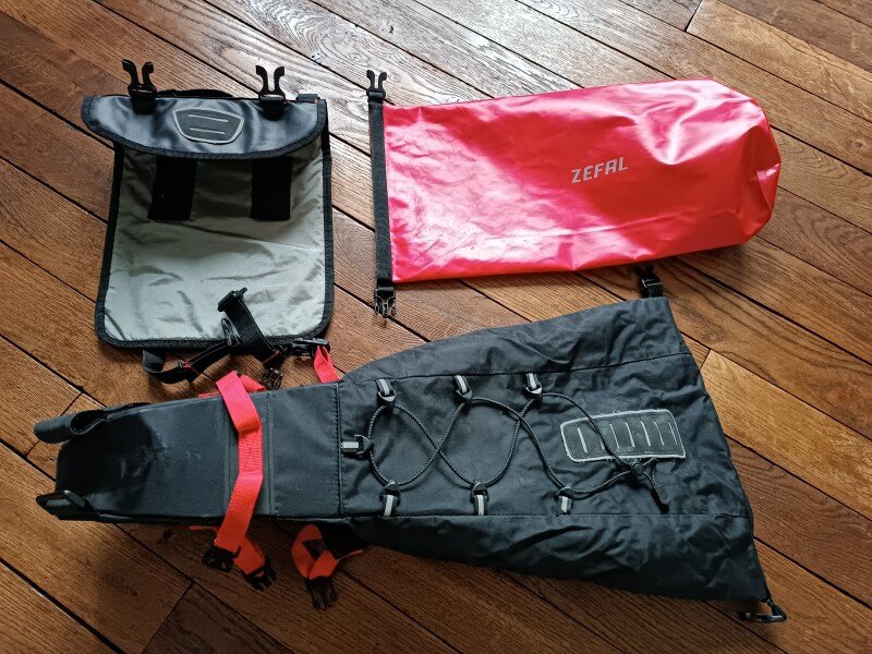 Location sacoches de vélo, selle et guidon image