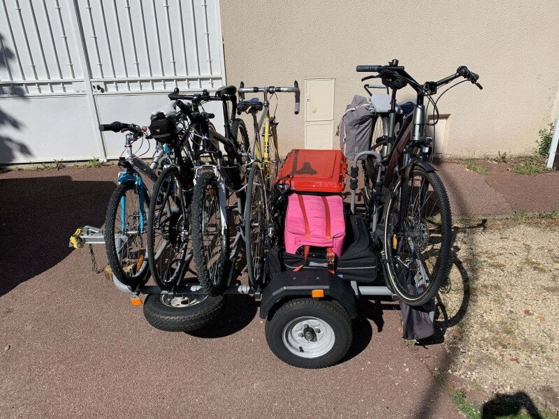 loue remorque porte-vélos pour 6 vélos et des bagages. image