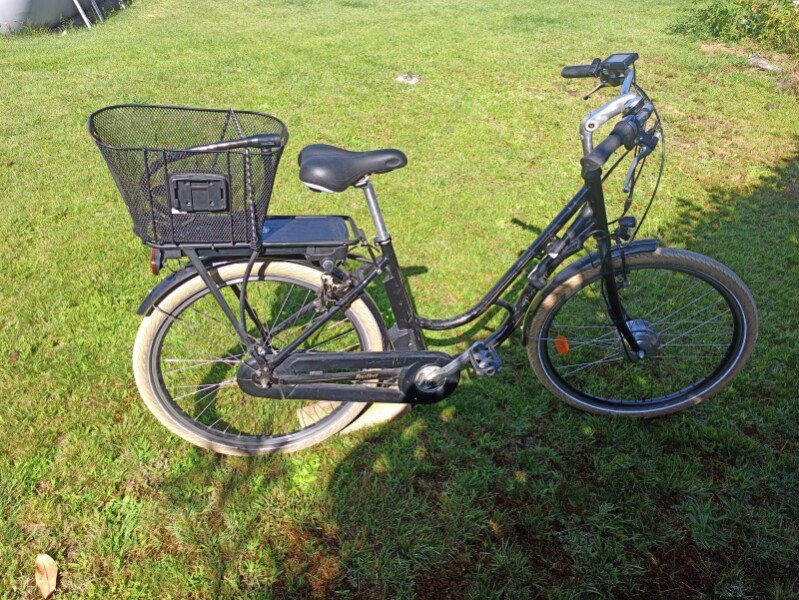 Vélo de ville électrique image