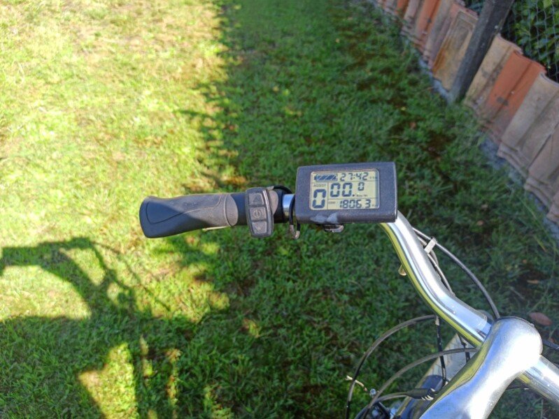 Vélo de ville électrique image