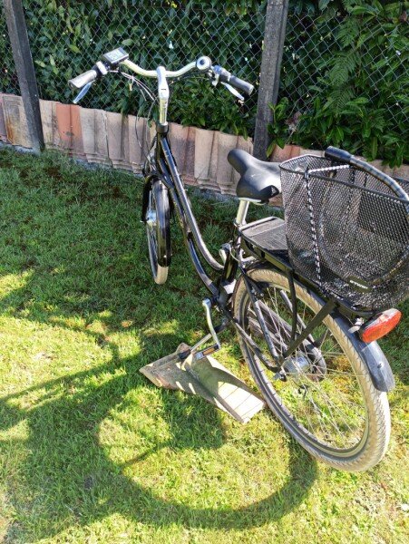 Vélo de ville électrique image