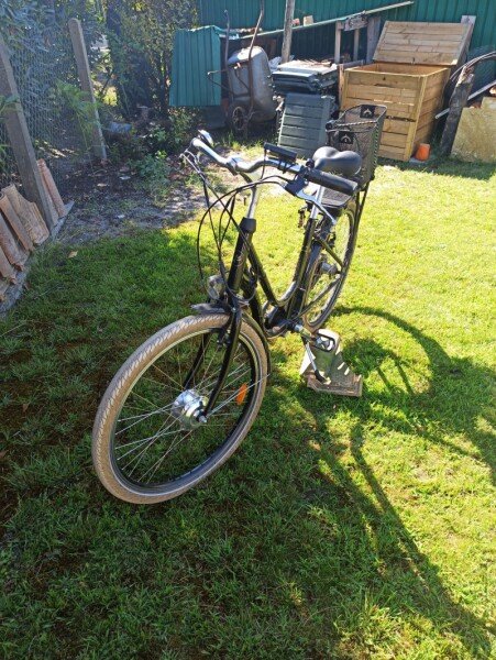 Vélo de ville électrique image