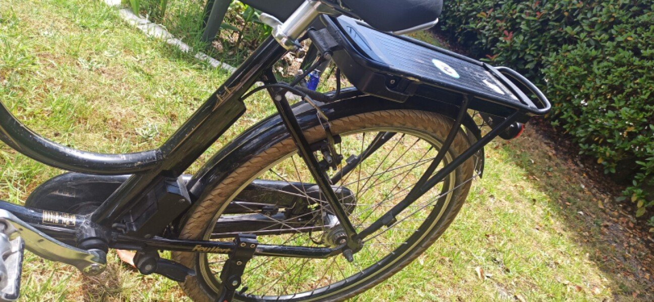 Vélo de ville électrique image