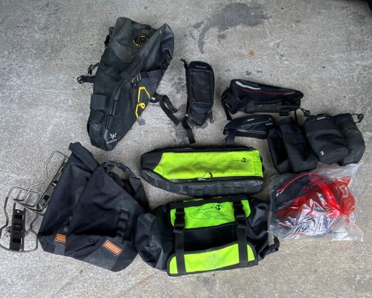 Location sacoches bikepacking et matériel image