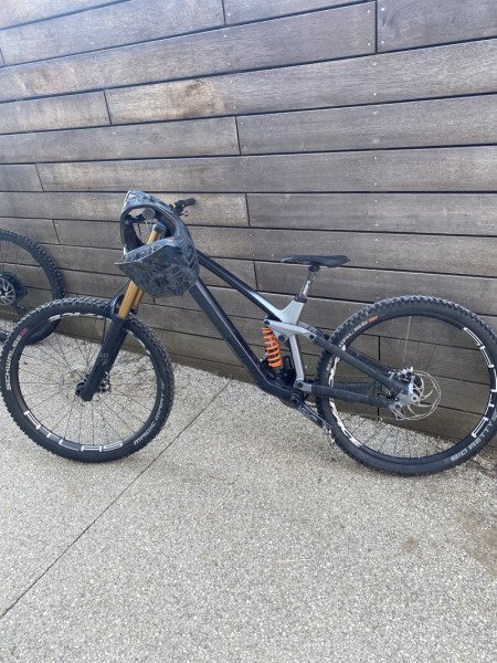 Cube DH Two15 HPC SLT XL 2022 à louer image