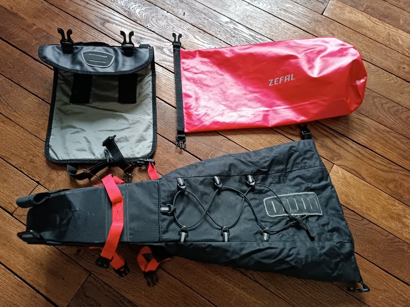 Location de sacoches, selle et guidon de vélo image