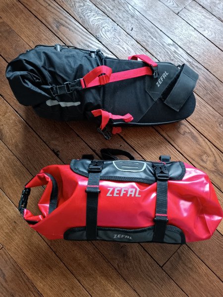 Location de sacoches, selle et guidon de vélo image