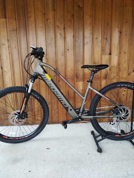 Vélo à assistance électrique image