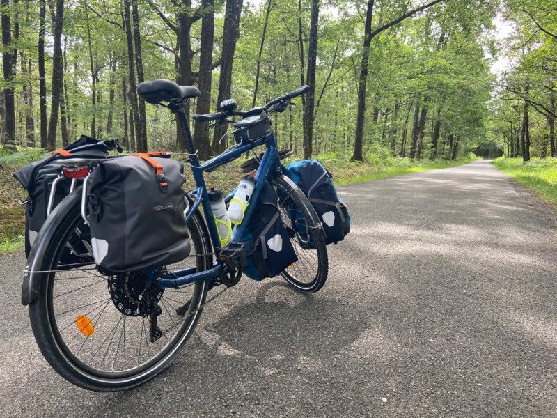 Vélo de voyage taille L entièrement équipé image