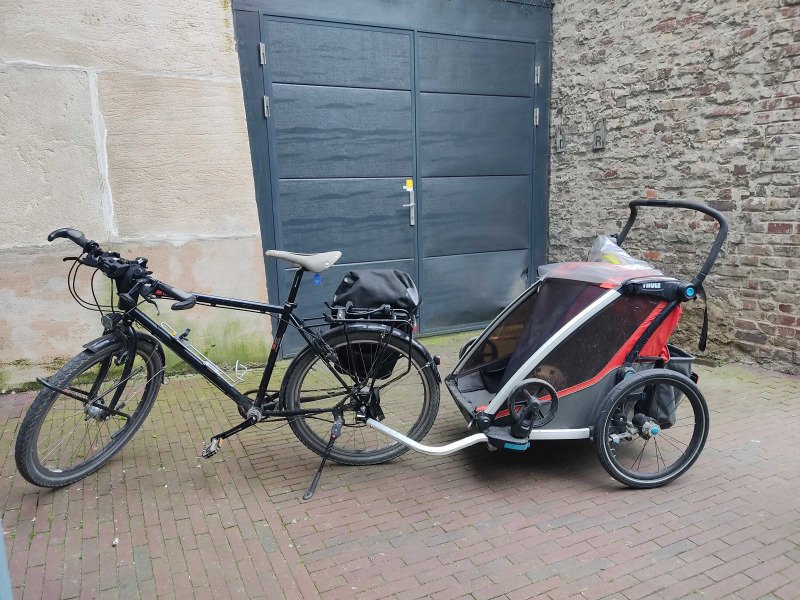 Loue remorque 2 places (+vélo, sacoches) image