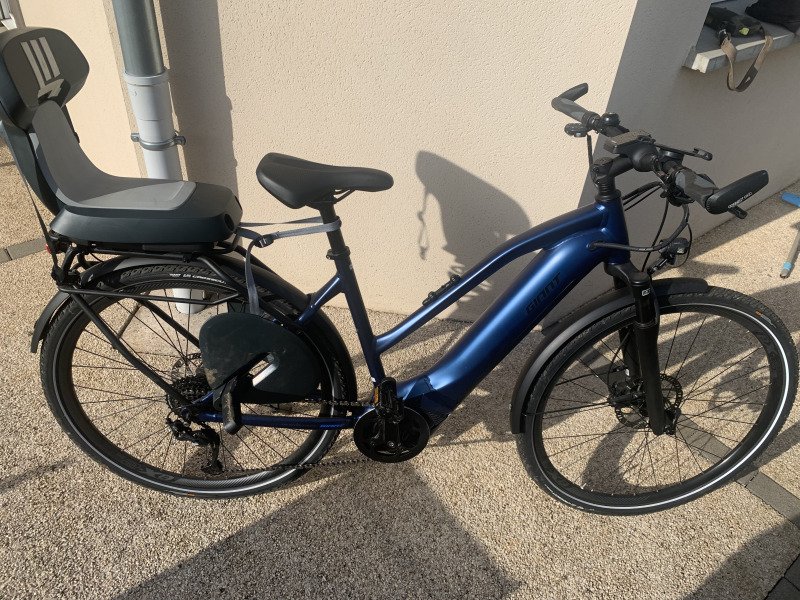 Vélo électrique VTC Giant Explore E+2 STA disponible à la location image