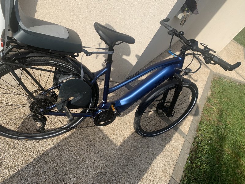 Vélo électrique VTC Giant Explore E+2 STA disponible à la location image