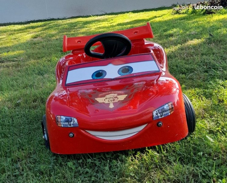 Voiture à pédales Flash McQueen pour enfants de 3 à 5 ans Tarif pour une demi-journée : 6€ image