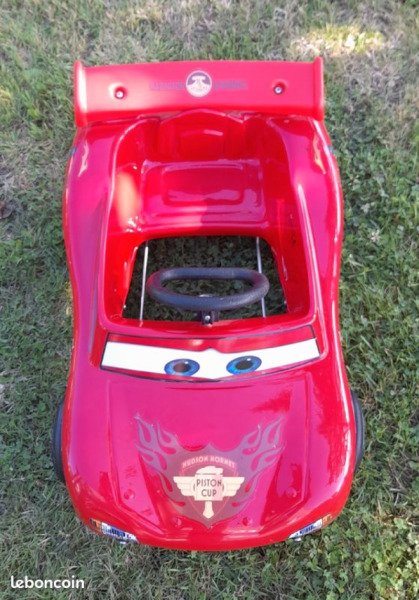 Voiture à pédales Flash McQueen pour enfants de 3 à 5 ans Tarif pour une demi-journée : 6€ image