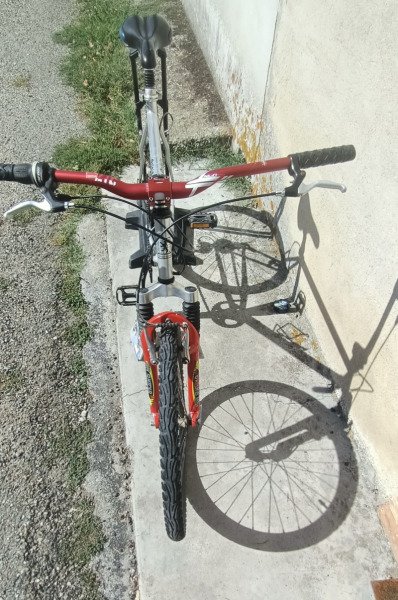 Vélo pour transport et déplacement quotidien image