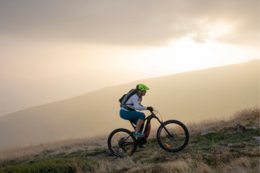 Location de vélos de route, enduro et électrique en ville image