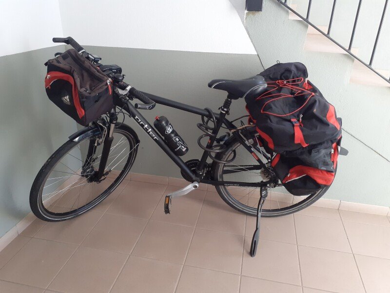 Vélo trekking randonnée à louer image