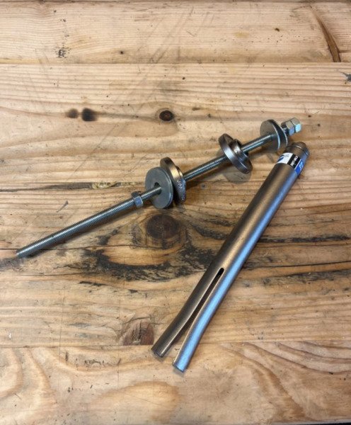 Outil d'extraction / presse pour roulements de boîtier de pédalier image