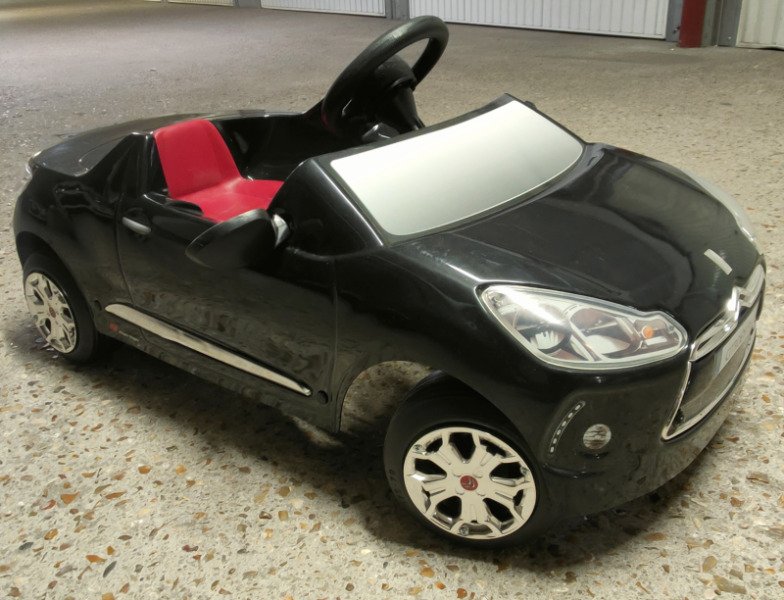 Vélo à pédales Citroën DS3 pour enfant de 3 à 5 ans Tarif pour une demi-journée (6€) image