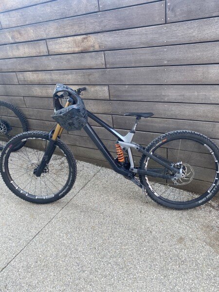 Cube DH Two15 HPC SLT XL 2022 image