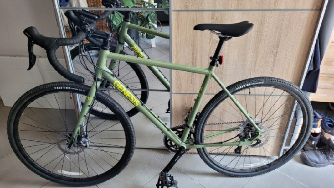Vélo de gravel Genesis image