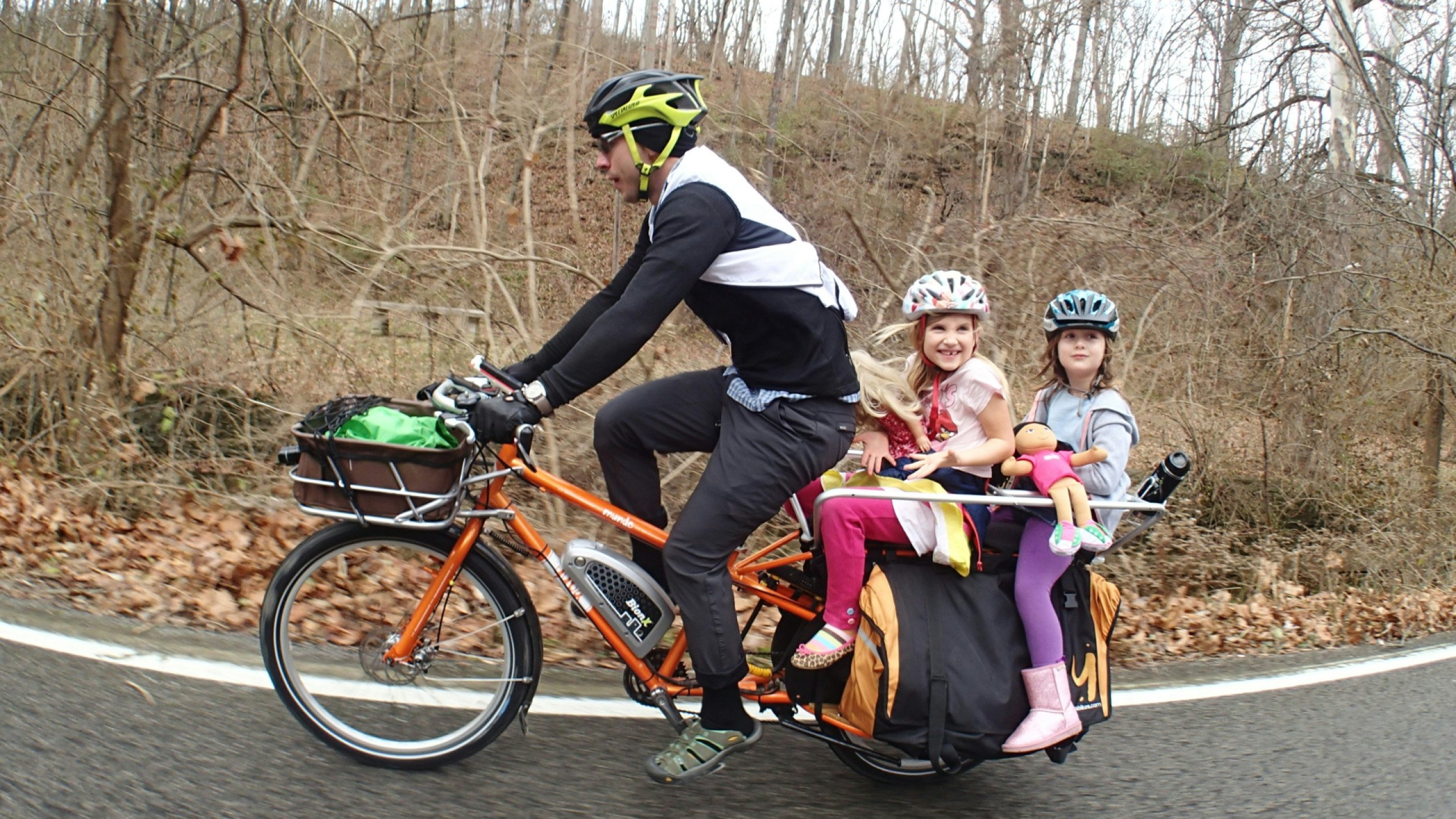Sortie en famille avec un vélo cargo