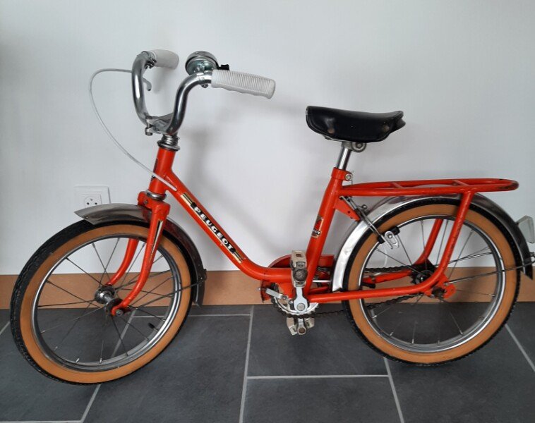 Vélo vintage enfant de 4 à 6 ans image