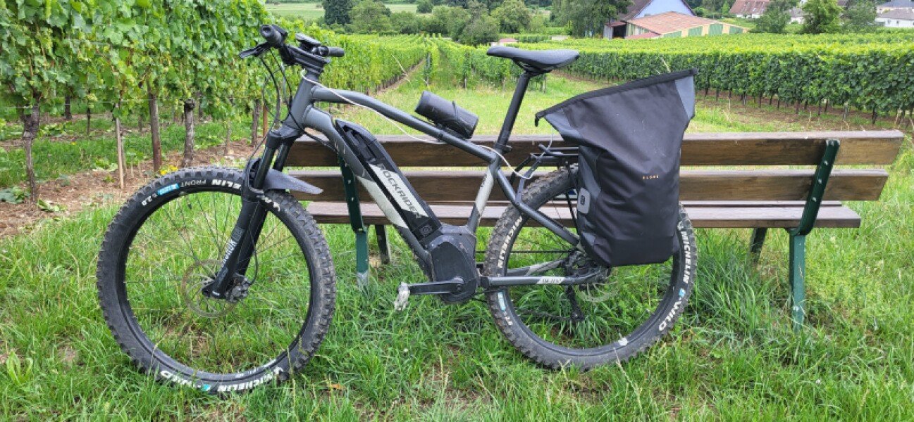 Loue VTT à assistance électrique. image