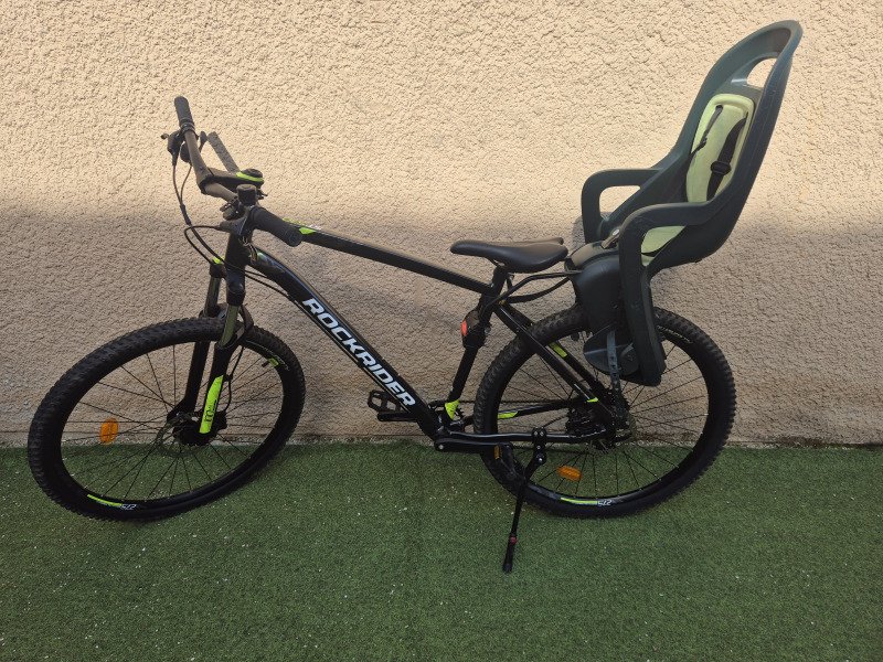 Vélo VTT homme confortable avec siège bébé image