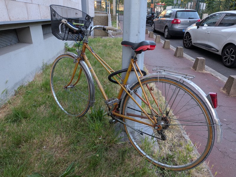 Vélo simple pour sillonner Paris image