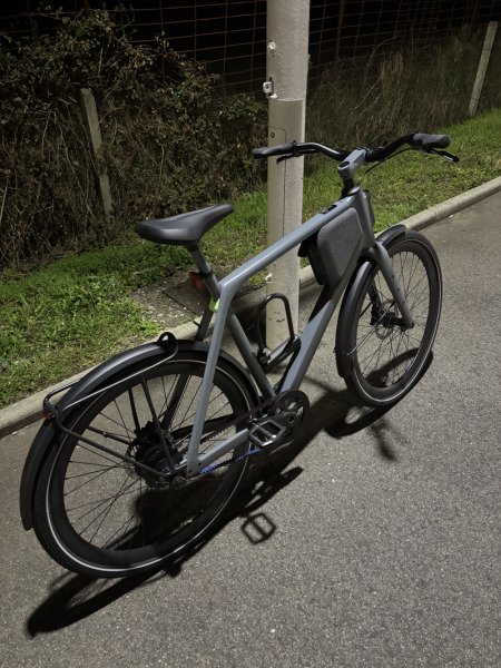 Vélo électrique tout équipé et confortable image