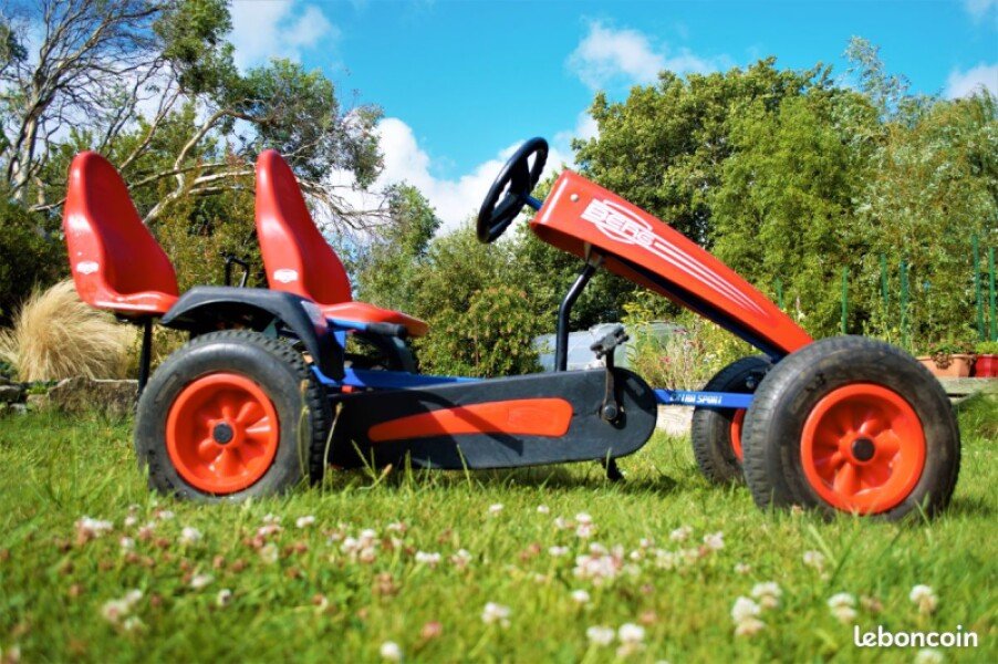 Kart Berg à pédales Adulte et un siège enfant de - 30 kilo en option. Prix indiqué est pour 1/2 journée (20€ pour la demi-journée). image