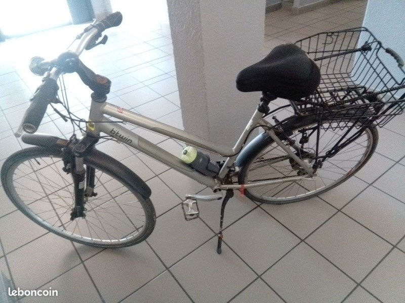 Velo tous chemins VTC DECATHLON BTWIN RIVERSIDE image