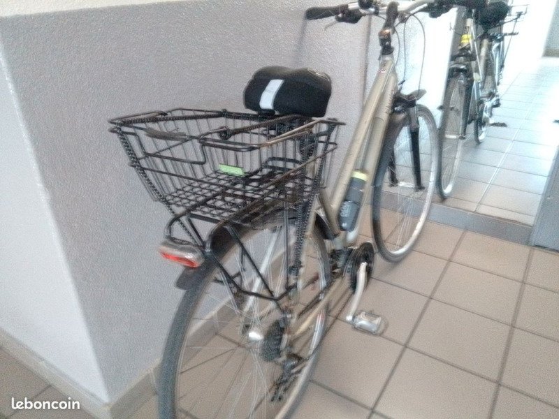 Velo tous chemins VTC DECATHLON BTWIN RIVERSIDE image